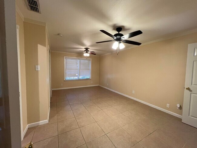 Building Photo - 1738 Aransas Pass Dr