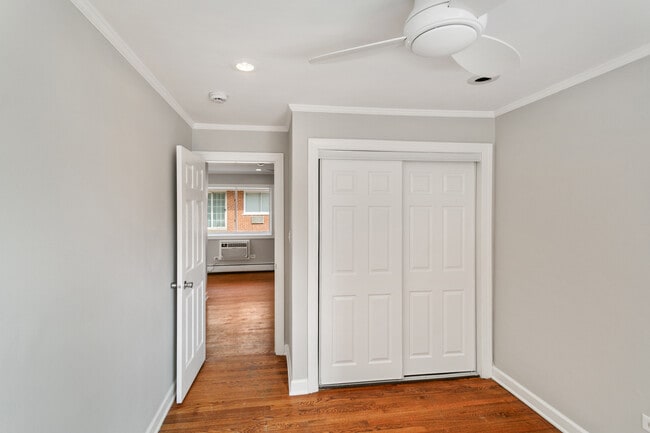 Building Photo - 323 N Princeton Ave