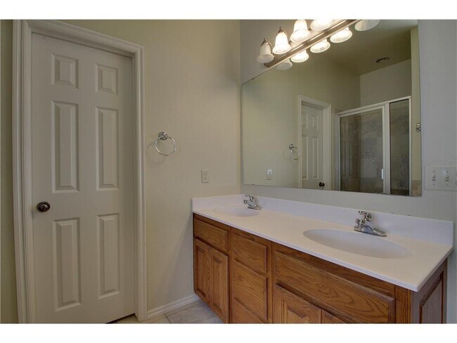 Building Photo - Fantastic  3 Bedrooms + Study Home in Prai...
