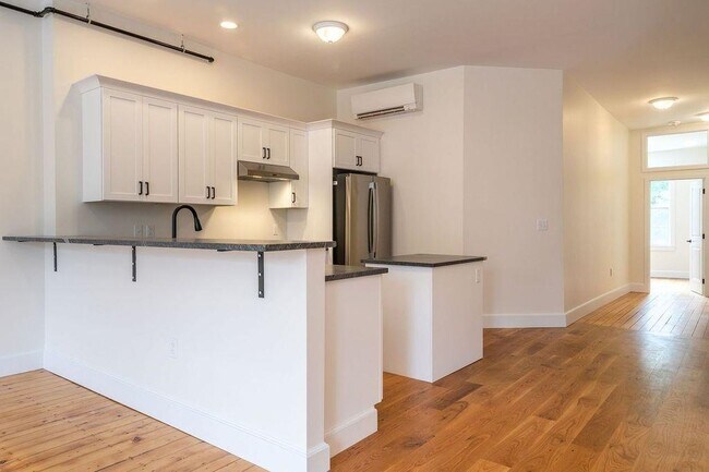 Building Photo - 21 Central St