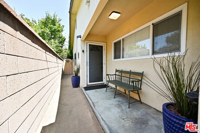 Building Photo - 3232 Lewis Ave
