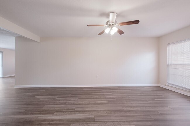 Building Photo - 7809 Hollow Oak