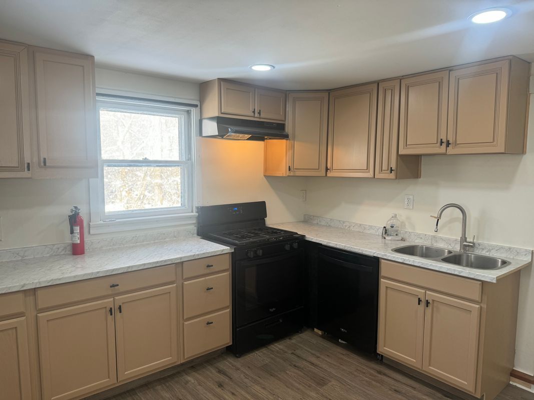 Building Photo - 752 Norwood Rd