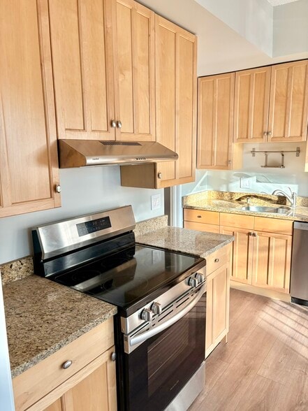 Kitchen - 11557 Rolling Green Ct