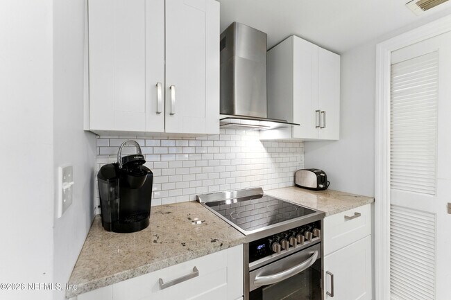 Building Photo - 658 Summer Pl