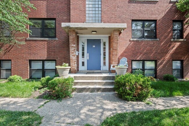 Building Photo - 306-306 E 19th St
