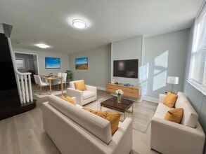 Building Photo - Gorgeous 3b/1b House in South Philly! Section 8 Accepted