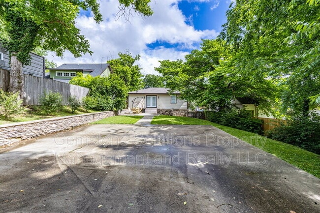 Building Photo - 1406 Lillian St
