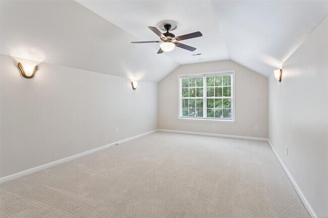 Building Photo - 112 Yardarm Ct