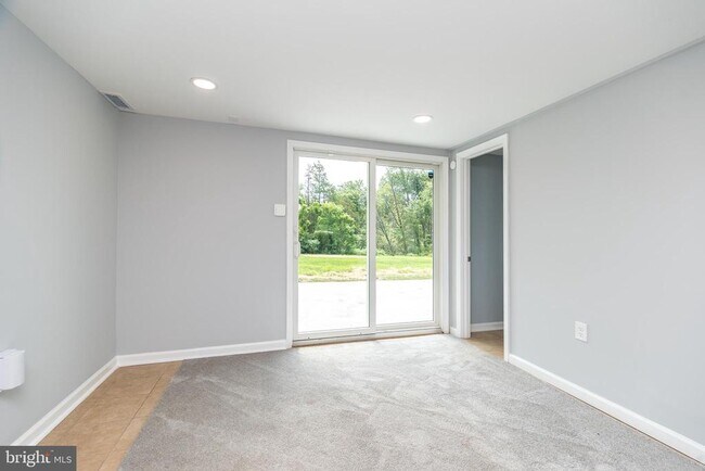 Building Photo - 402 Layfield Rd