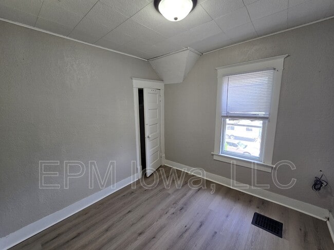 Building Photo - 122 Newell St
