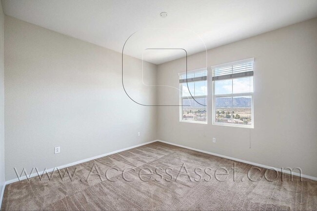 Building Photo - Beautiful 3 Bed / 2.5 Bath Townhouse In Vi...