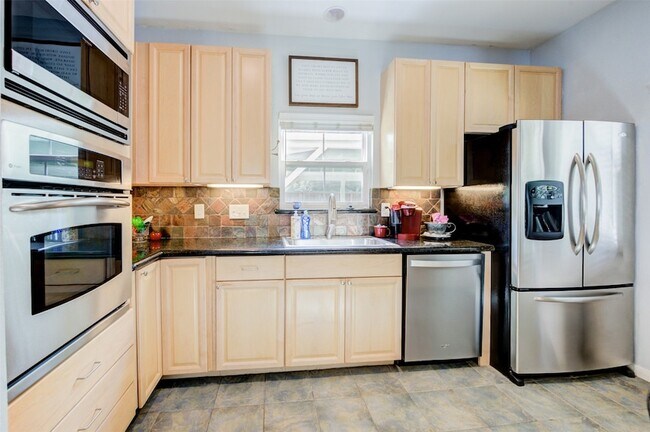 Building Photo - 1310 Asbury St