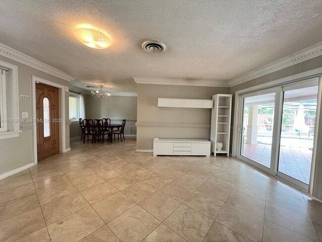 Building Photo - 2001 N 41st Ave