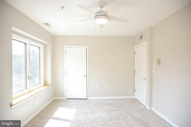 Building Photo - 7025 Chesapeake Harbour Dr E