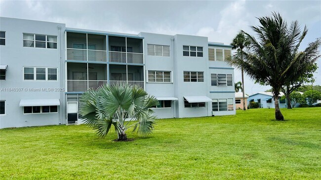 Building Photo - 2309 Park Ln