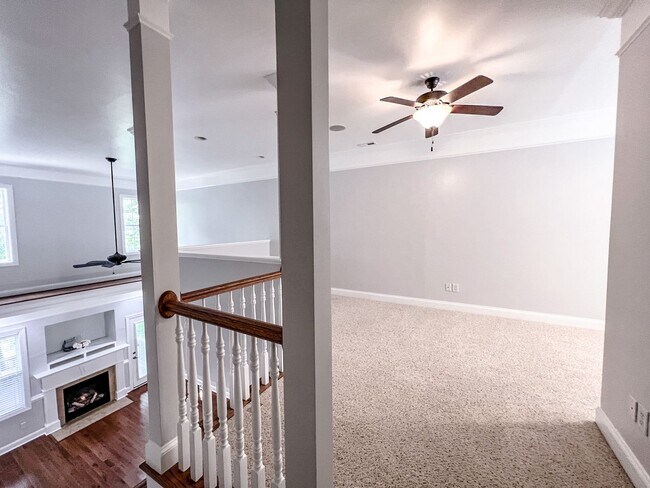 Building Photo - Gorgeous 3 Bed 2.5 Bath Home in Fayetteville