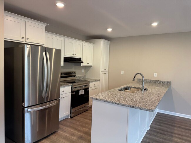 Building Photo - BRAND NEW 3 bedroom 2 bath townhome in the heart of Smyrna