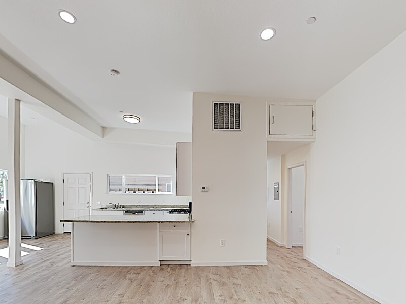 Building Photo - 2071 15th Ave