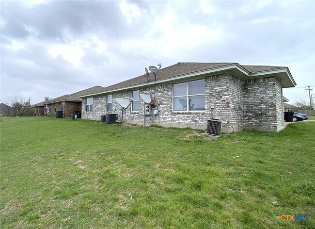 Building Photo - 3709 Littleleaf Dr