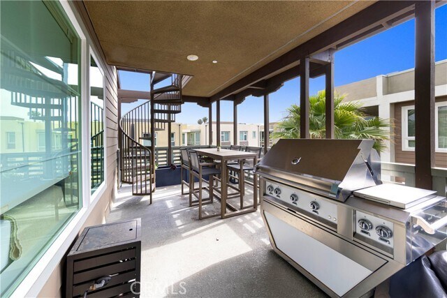 Building Photo - 983 Doheny Way