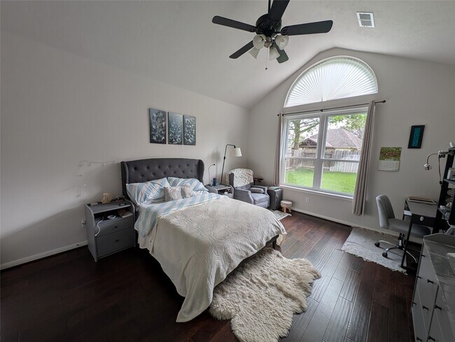 Building Photo - 5902 Mettler Ln