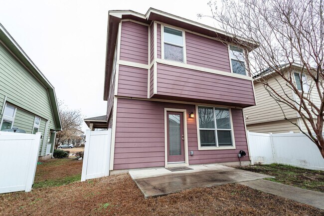 Building Photo - 3/BR 2.5/BA Cozy Two-Level Home with Fence...