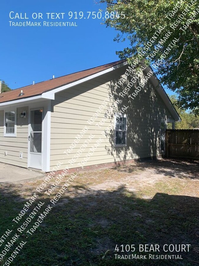 Building Photo - 2 Bedroom 2 Bath Townhome with fenced back...