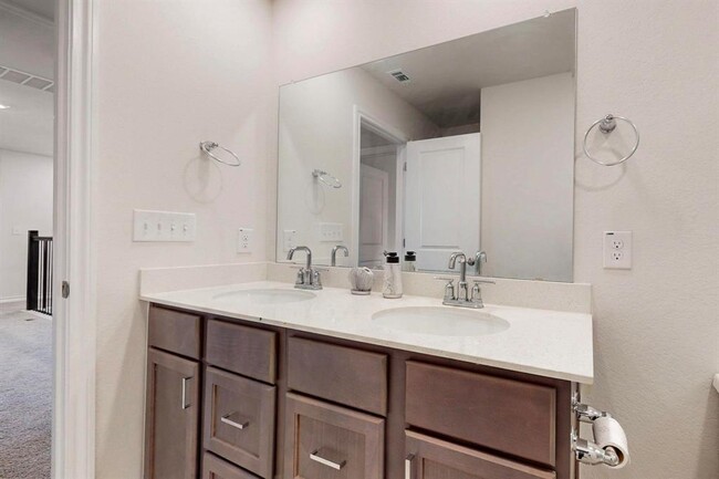 Building Photo - 101 Breccia Trl