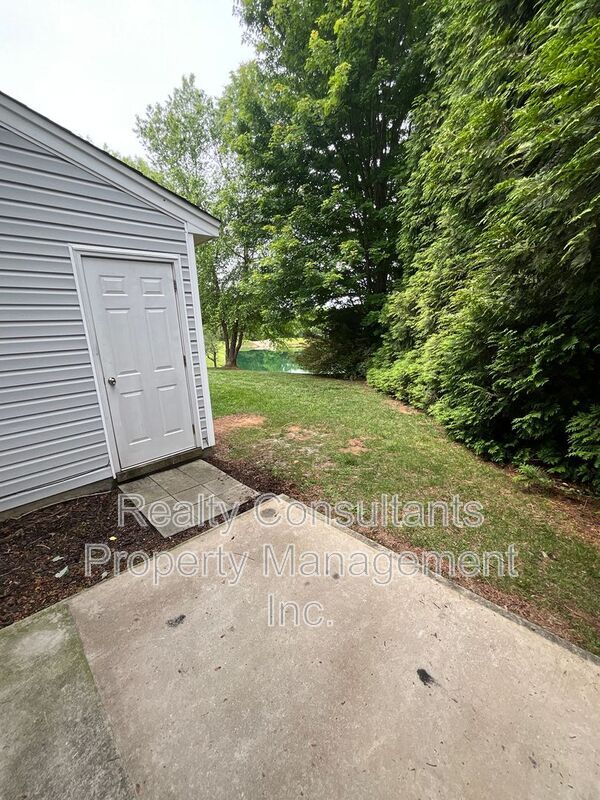 Building Photo - 239 Bridford Downs Dr