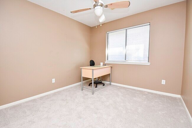 Building Photo - 21619 Oakcreek Ct