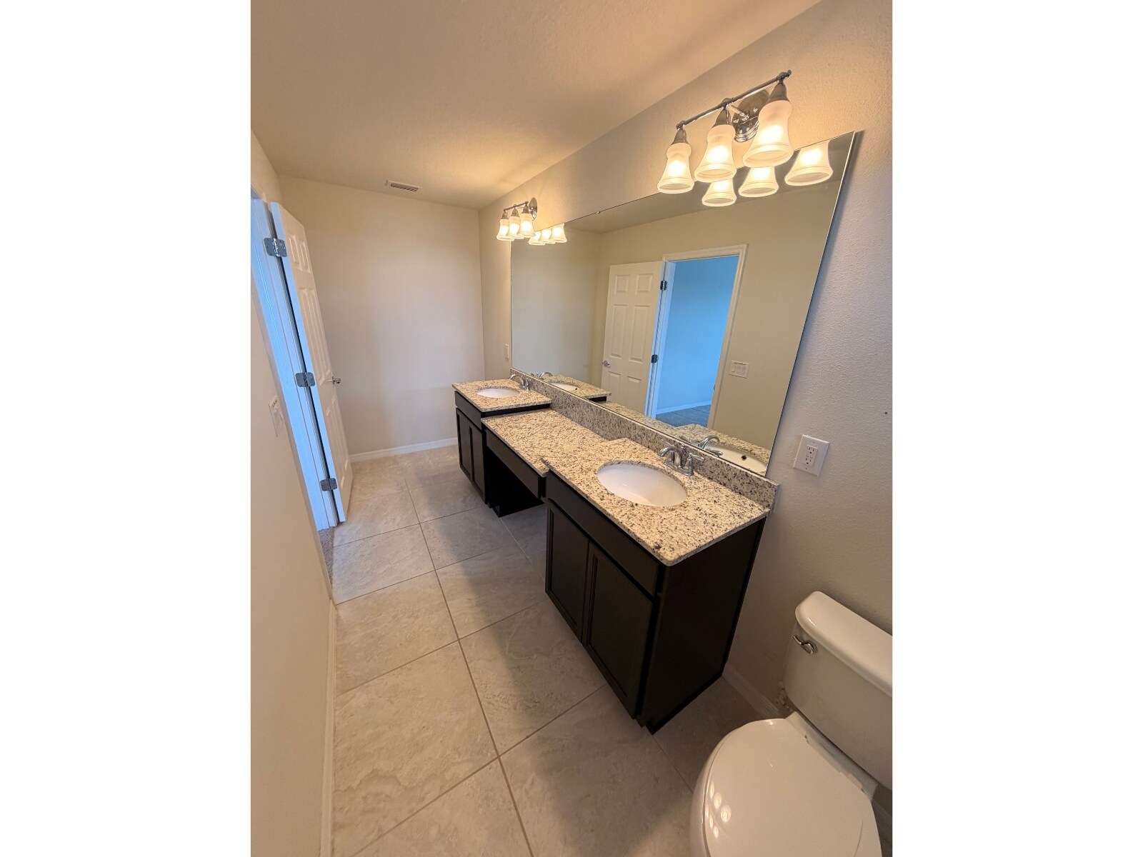 Building Photo - 9148 Hillcroft Dr