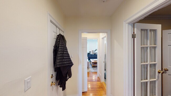 Building Photo - 6 Brimmer St