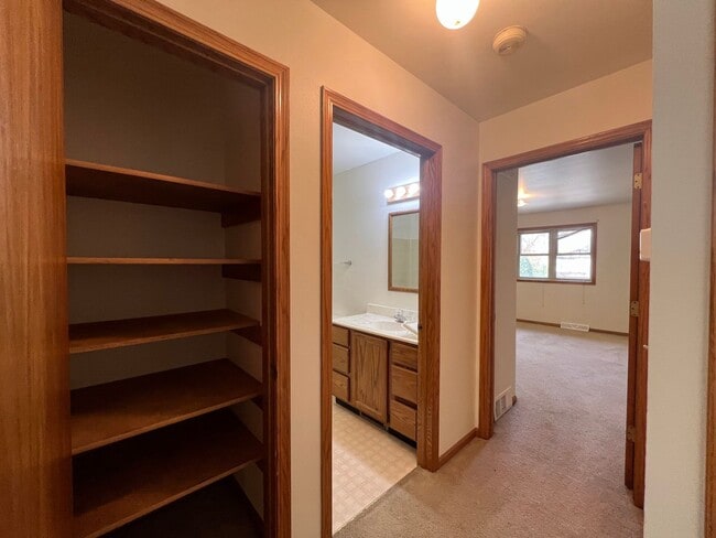 Building Photo - Lacy Road Duplex