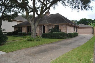 Building Photo - 3031 Green Fields Dr