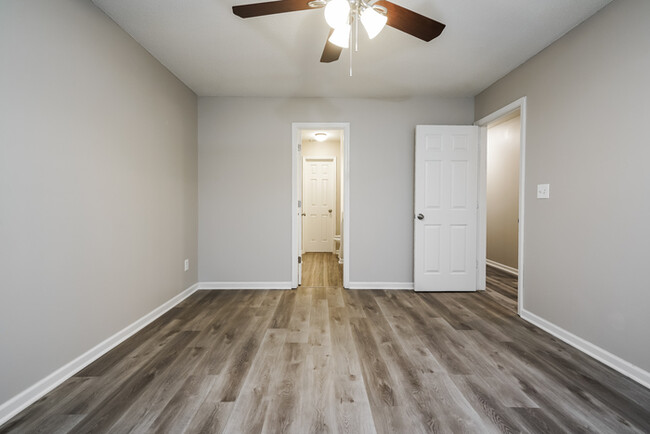 Building Photo - 2802 Knoll View Pl