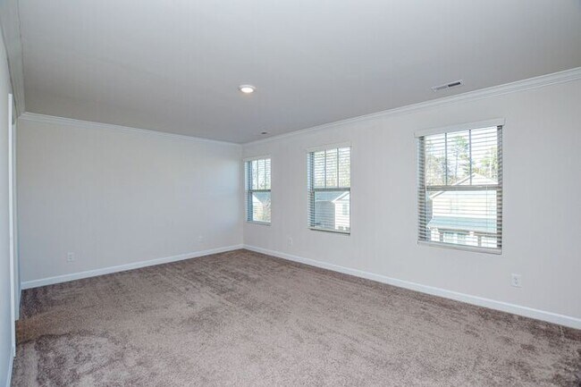 Building Photo - Like New All Brick Home in Mint Hill!