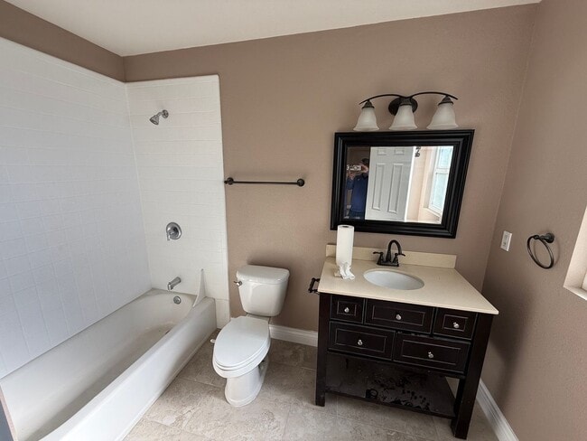 Building Photo - !!! $500 OFF 1st MONTH'S RENT !!! - Beautiful Remodeled Craftsman Home - RENT ME!