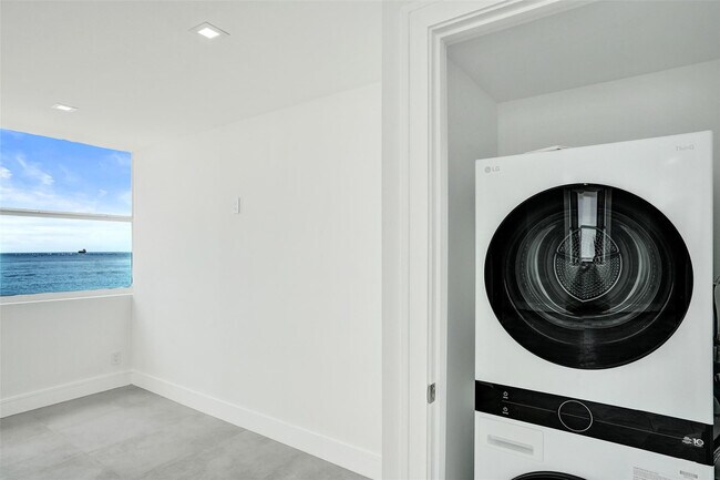 Building Photo - 209 N Fort Lauderdale Beach Blvd