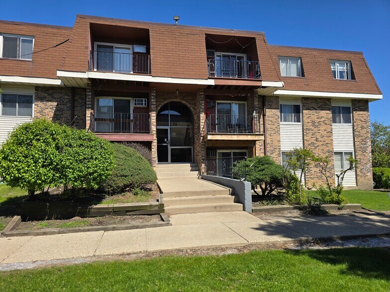 Primary Photo - 520 Hill Dr