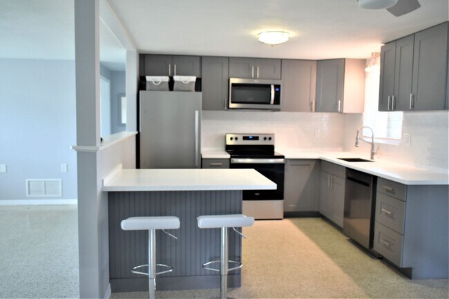 Building Photo - Updated Annual 2/1 on Overbrook Rd