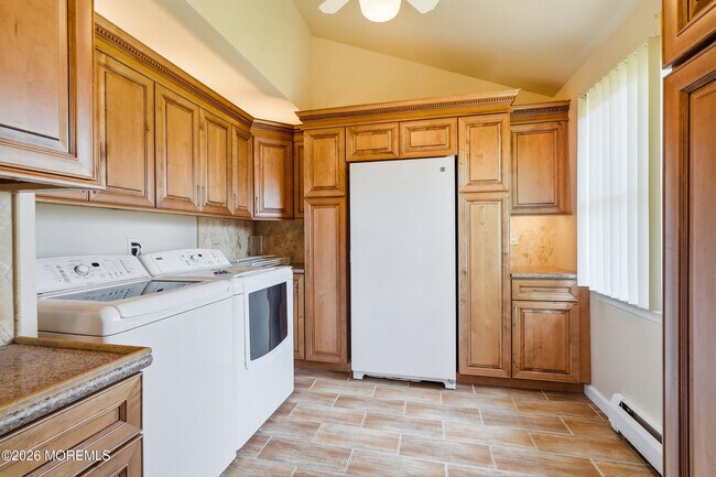 Building Photo - 470 Monmouth Pl