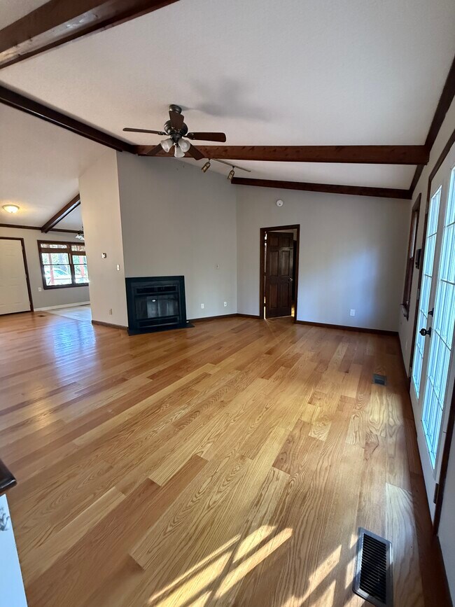 Building Photo - 4711 Highview Ct