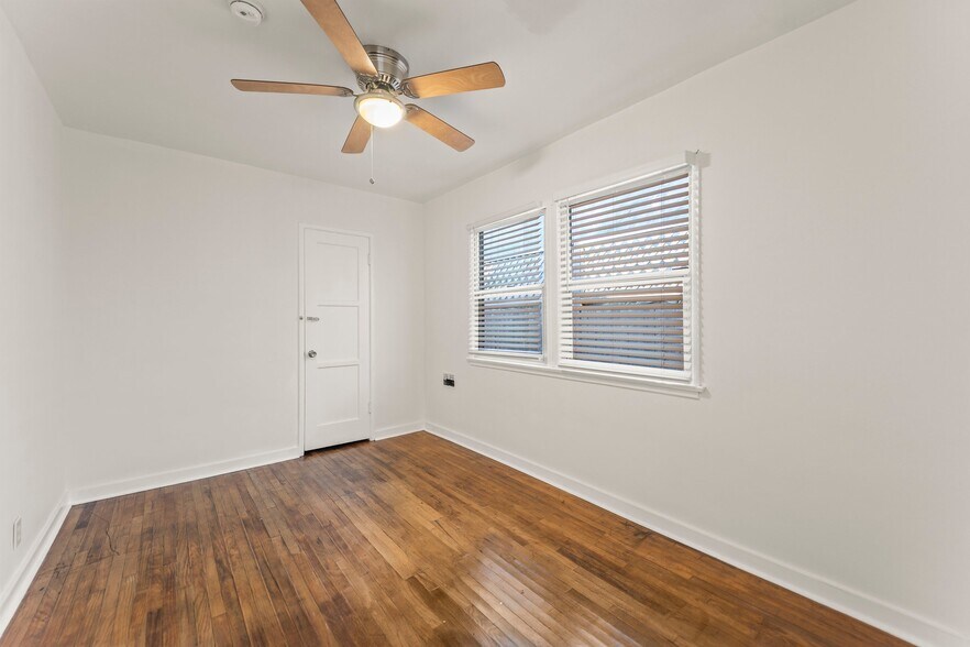 Building Photo - 425 1/2 Venice Way