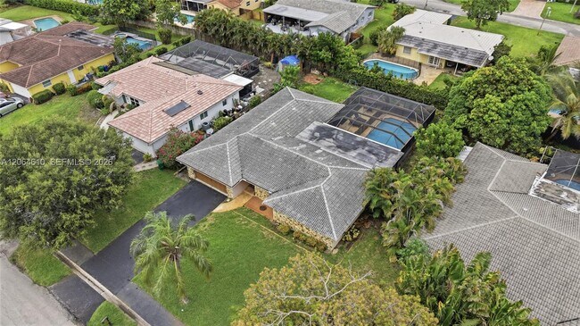 Building Photo - 821 Ramblewood Dr