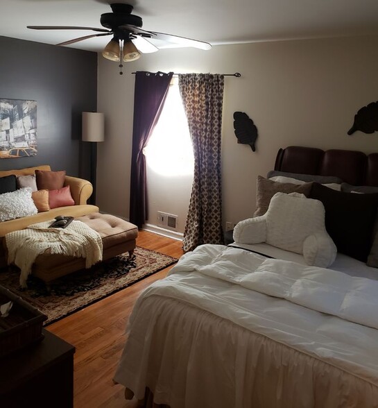 Building Photo - 4588 Hopewell Rd