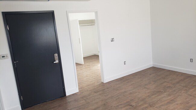 Building Photo - 845 N Bunker Hill Ave