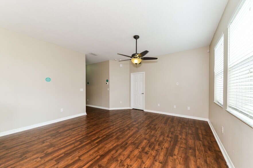 Building Photo - 901 Fern Leaf Dr