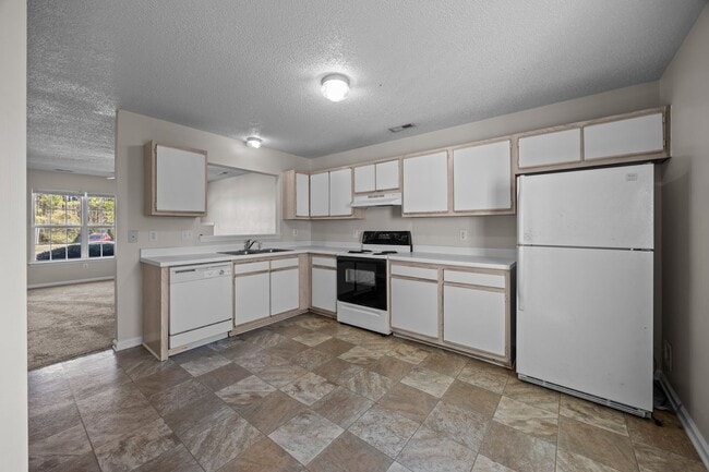 Building Photo - Welcome to Marsh Oaks!