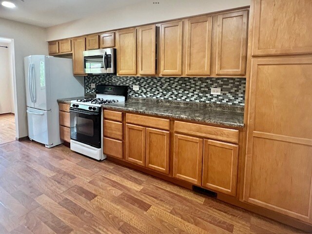 Building Photo - 1420 Chippewa Trl